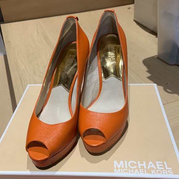 Michael Kors heels EUC - Picture 4 of 4